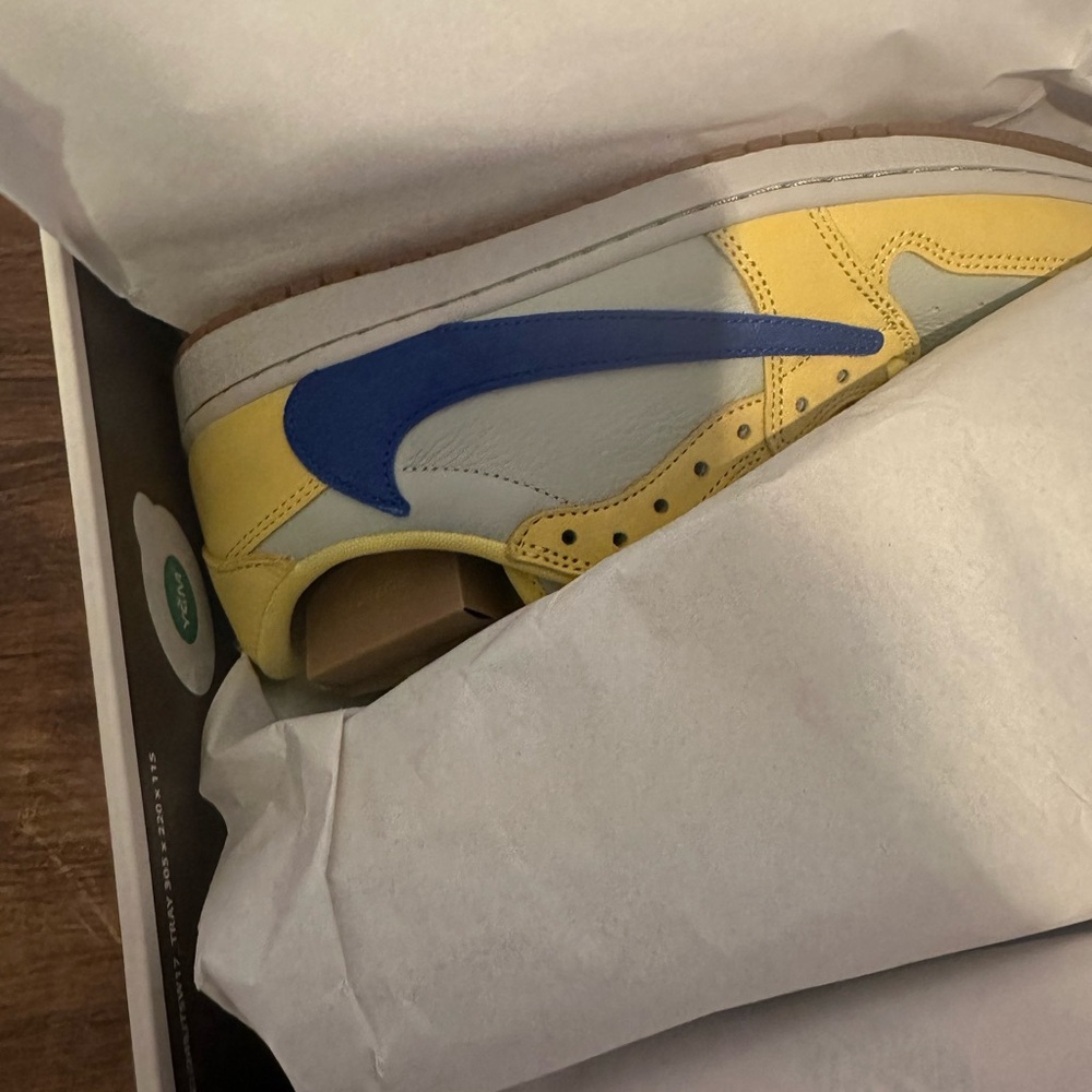 Travis Scott canary men’s size 8 women’s 9.5 brand new